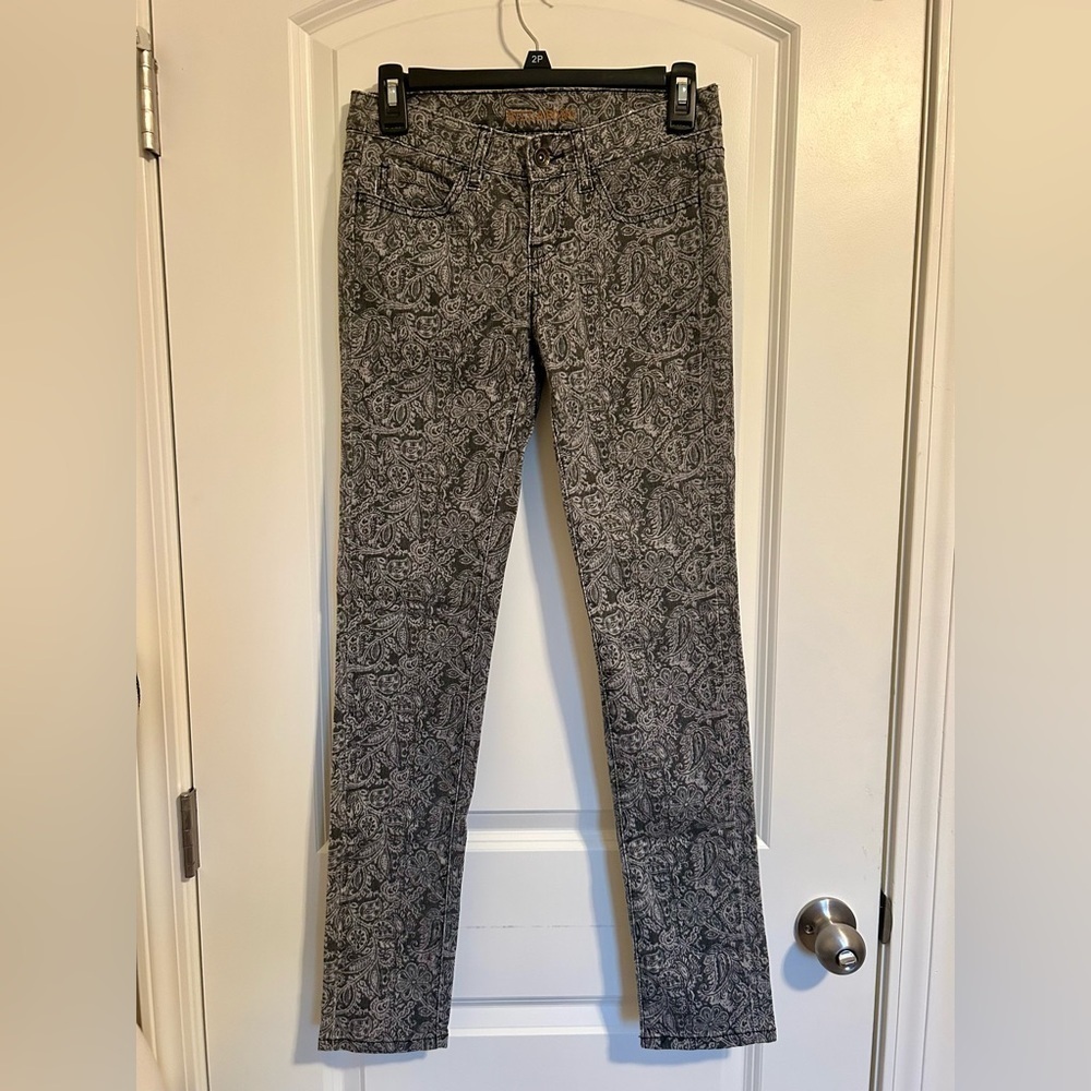 Y2K Billabong low rise boho grey and black patterned skinny jeans